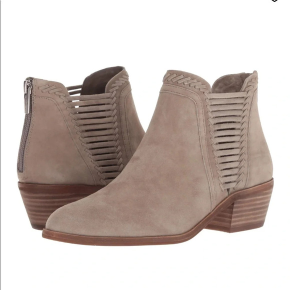 Vince Camuto pippsy laced side ankle booties - Picture 1 of 12